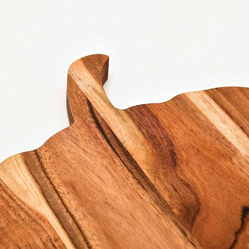 Wood cutting board in pumpkin silhouette made of acacia wood with ergonomic handle