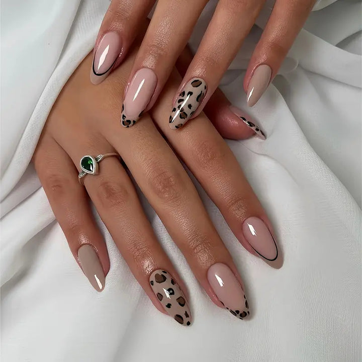 Nail set with stylish leopard pattern Kalsten