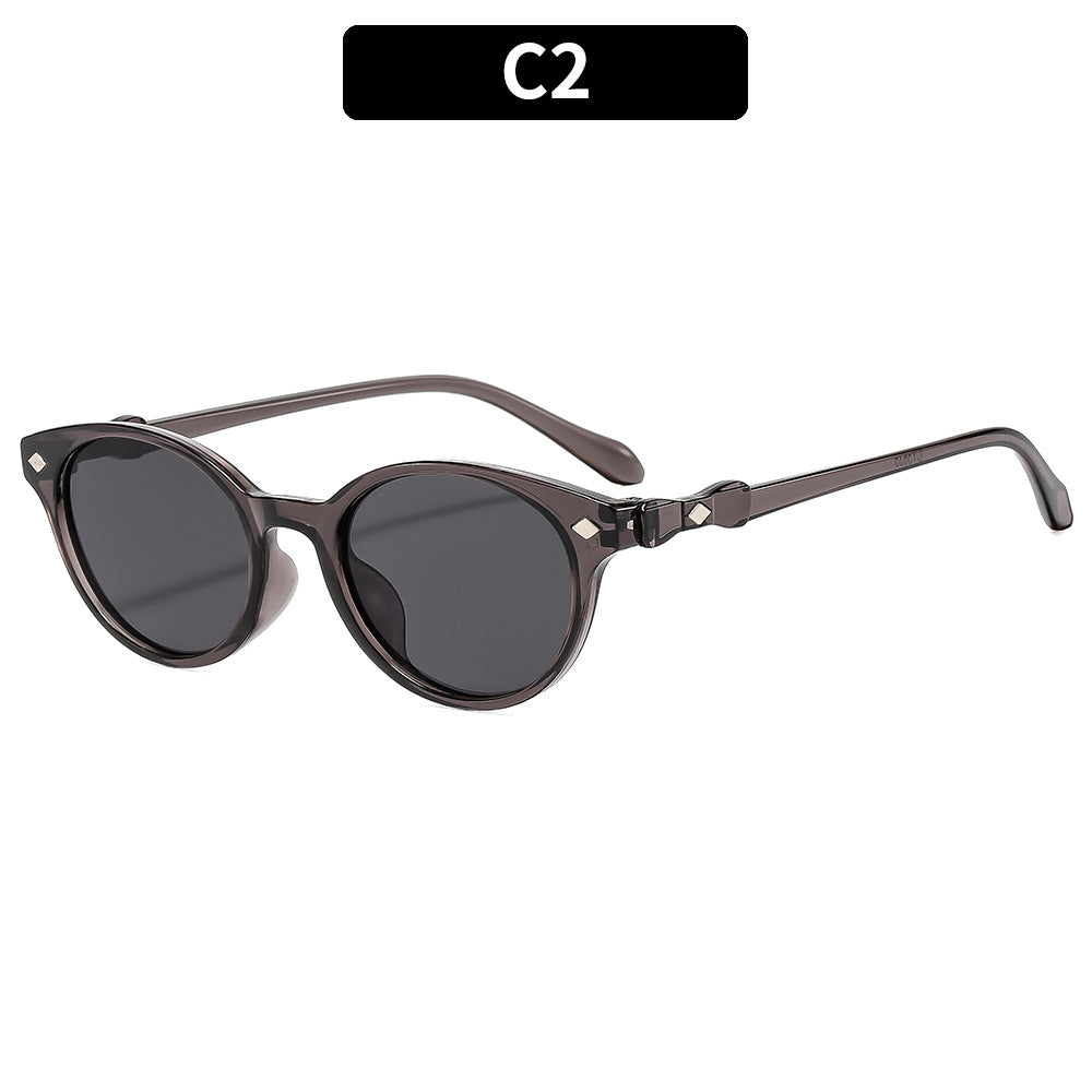 Elegant Vintage-Inspired Sunglasses