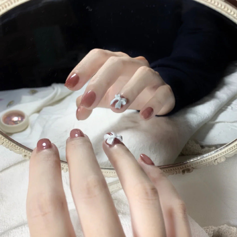 Elegant artificial nails with delicate flower accents Kalsten