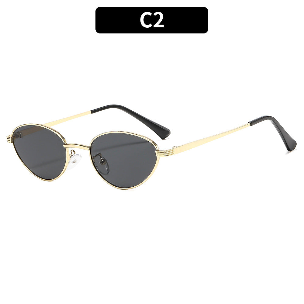 Vintage-Inspired Cat-Eye Sunglasses Chic Look
