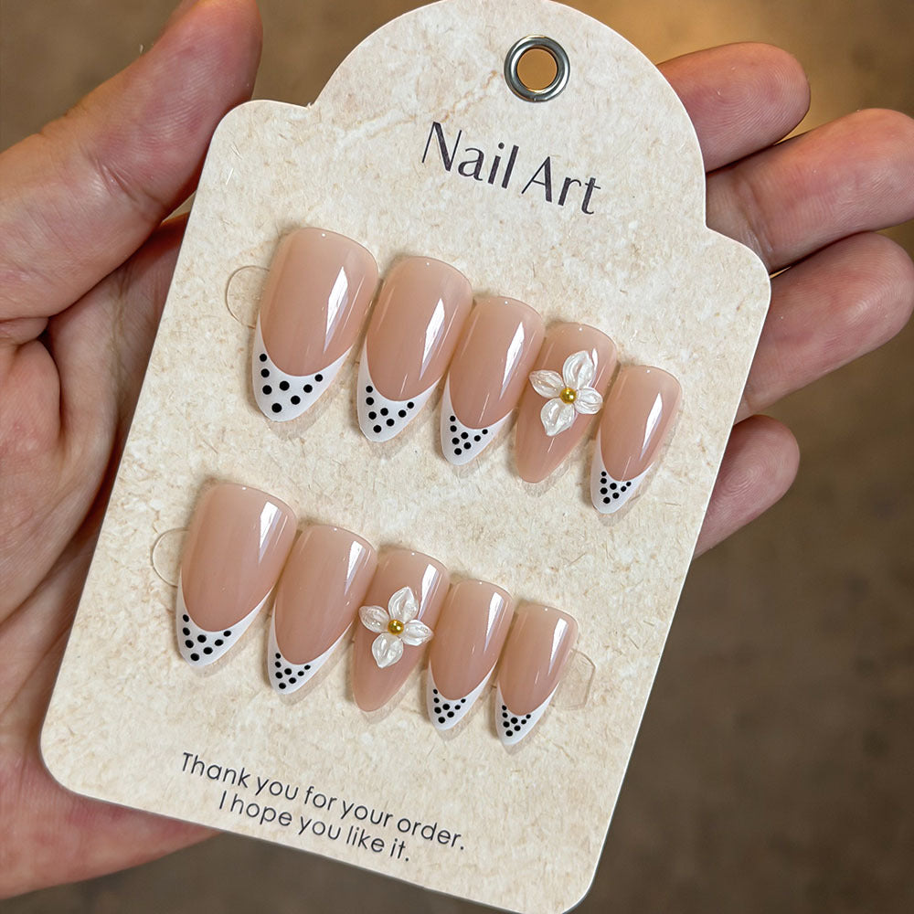 Elegant Floral-Embellished Press-On Nails Kalsten