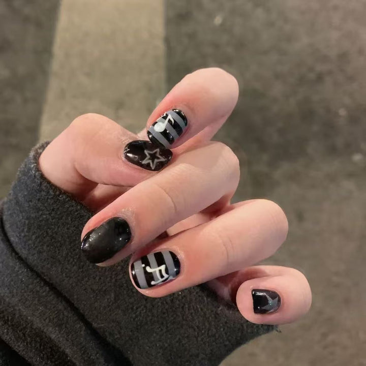 Artistic Cat-Themed Press-On Nail Art Set Kalsten