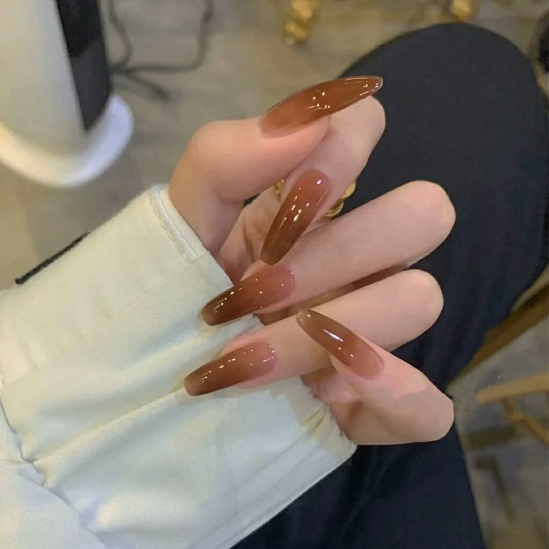 Luxurious artificial nails in modern stiletto design Kalsten