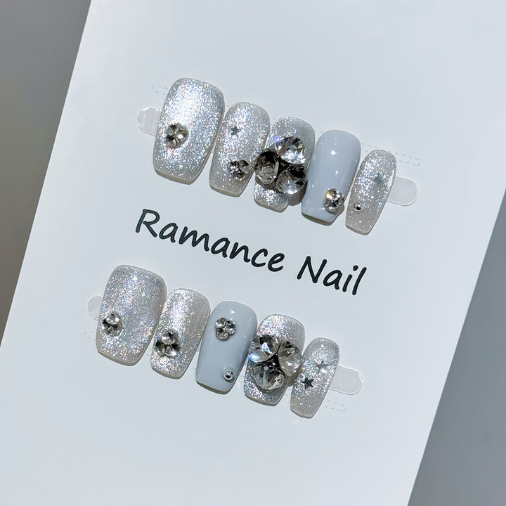 Glamorous Rhinestone-Embellished Press-On Nail Art Kalsten