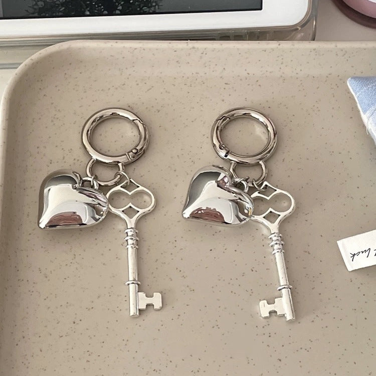 Vintage-Inspired Heart and Key Keychain Kalsten