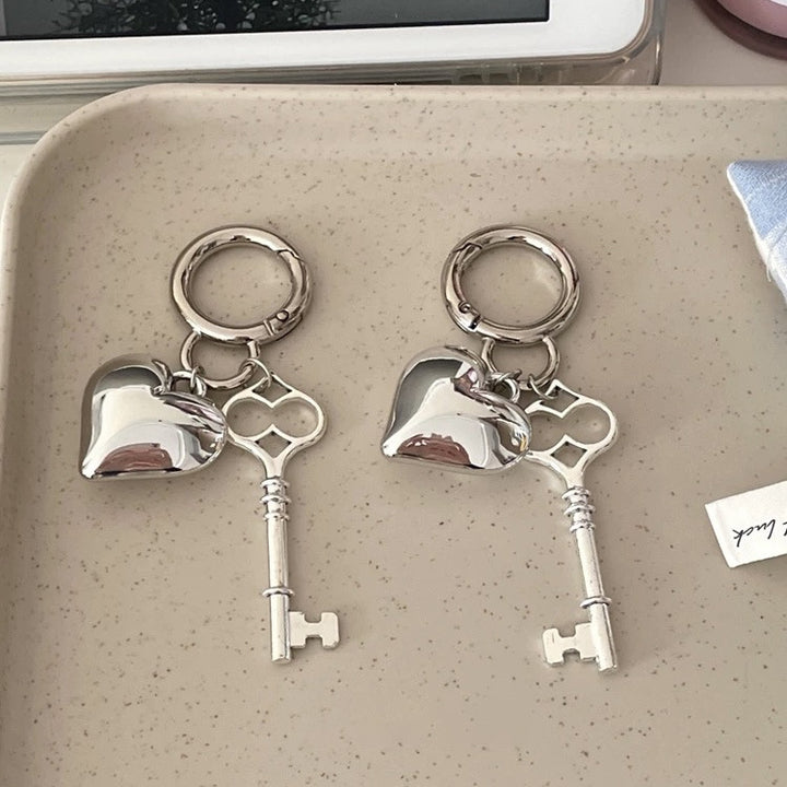 Vintage-Inspired Heart and Key Keychain Kalsten