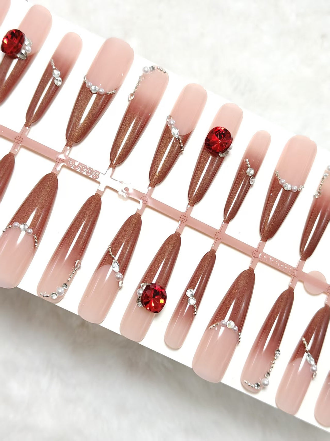 Artificial nails with luxurious 3D decorations and glamorous accents Kalsten