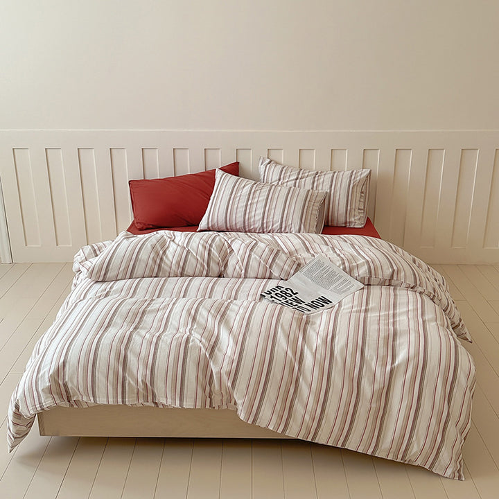 Striped cotton bedding set with duvet cover and pillowcases