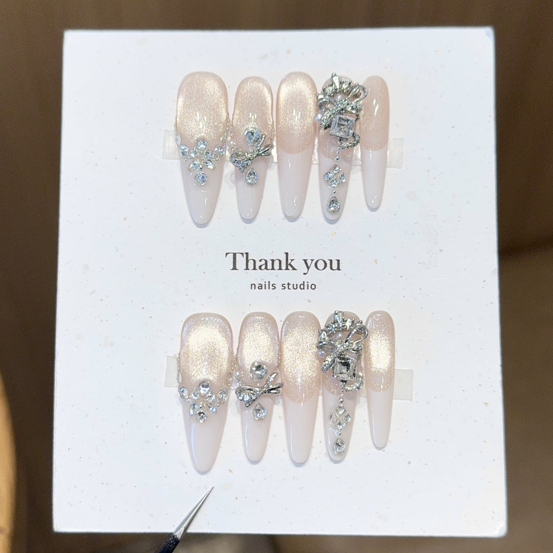 Elegant application of artificial nails Kalsten