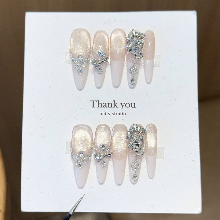 Elegant application of artificial nails Kalsten