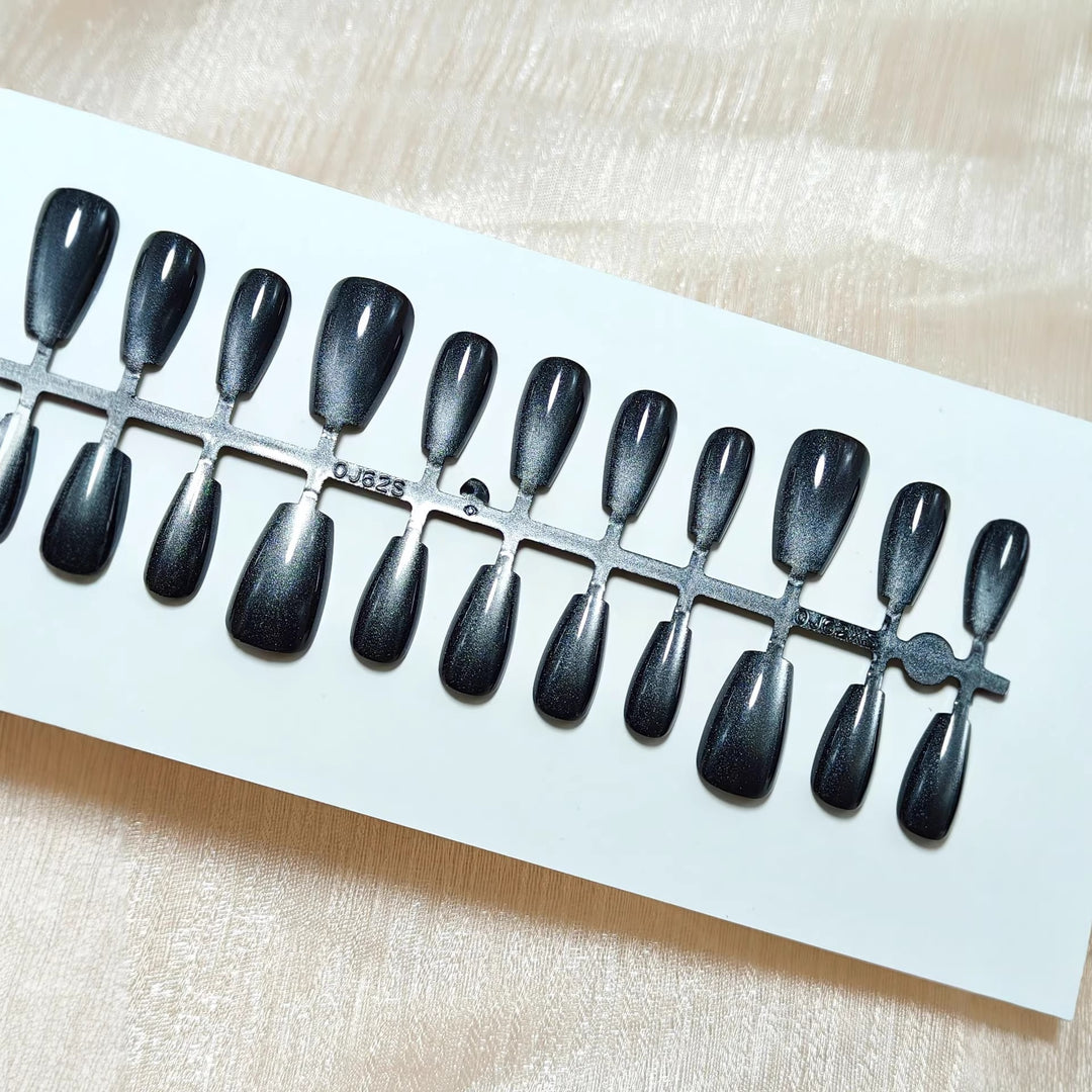 Shiny artificial nails with shimmering finish Kalsten