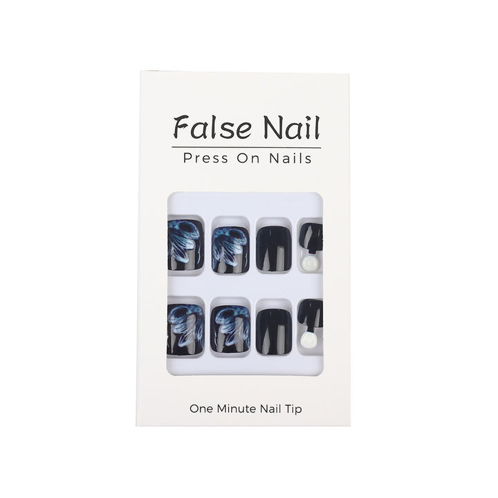Glamorous artificial nails with floral accents Kalsten
