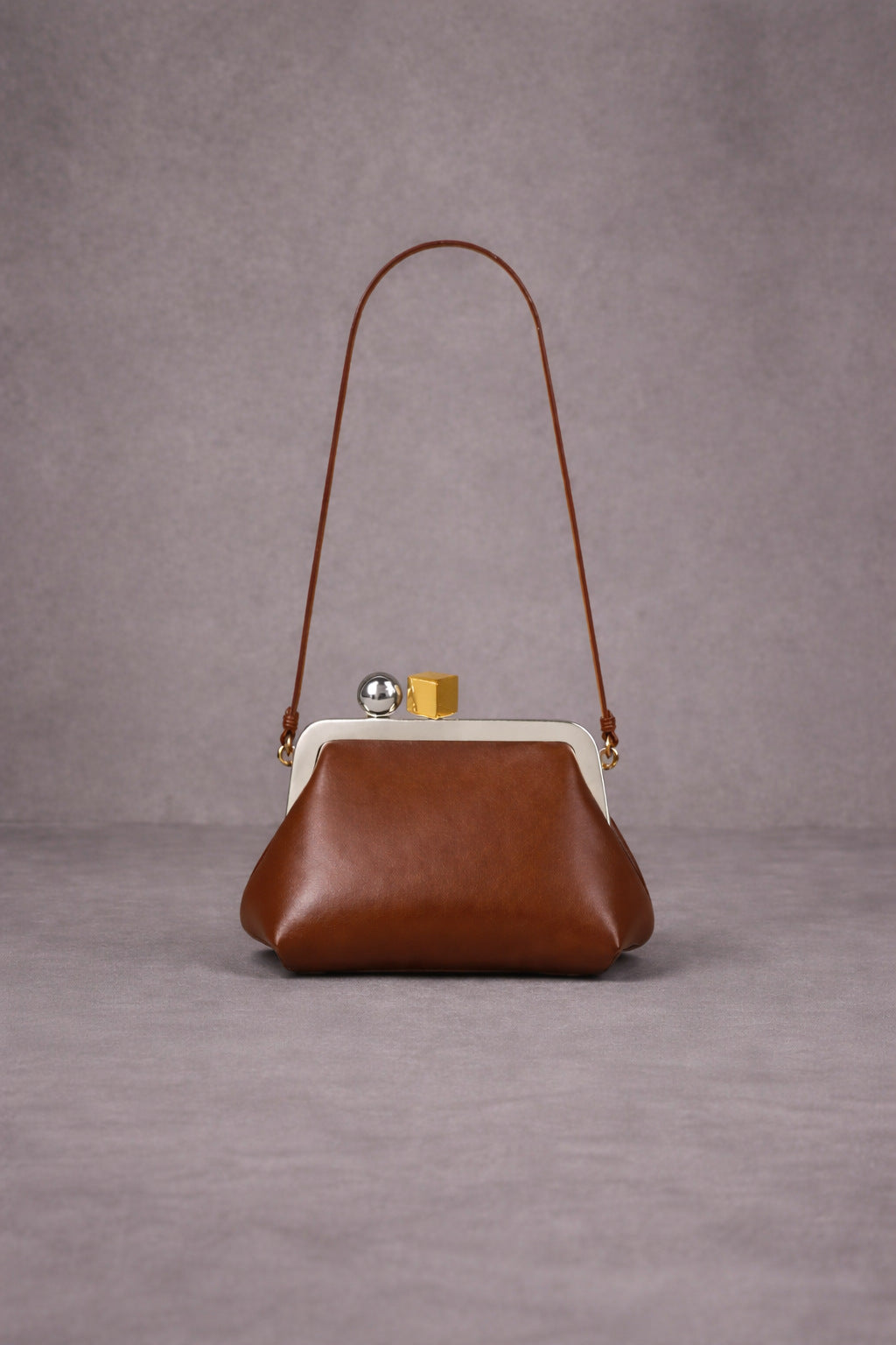 Elegant Crocodile-Effect Handheld Purse