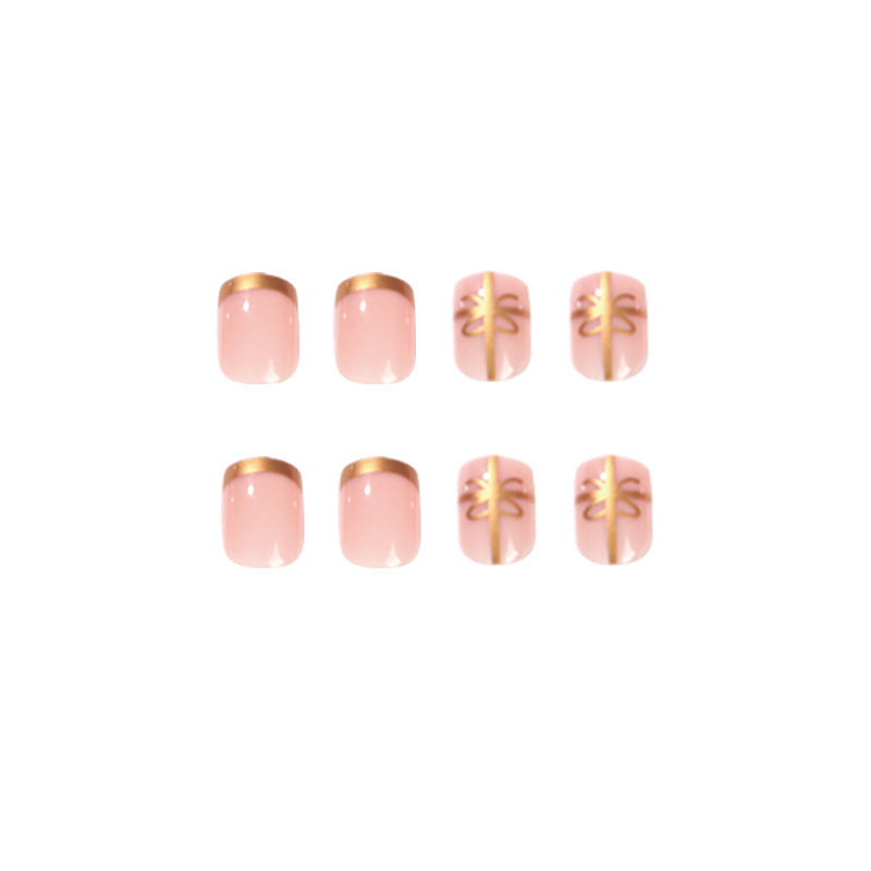Elegant nail design with gold accents Kalsten