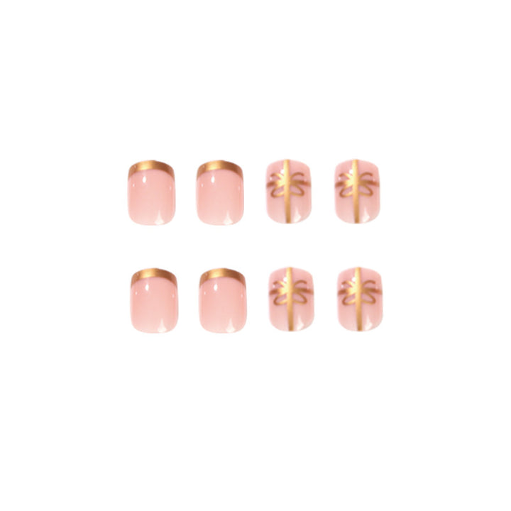 Elegant nail design with gold accents Kalsten