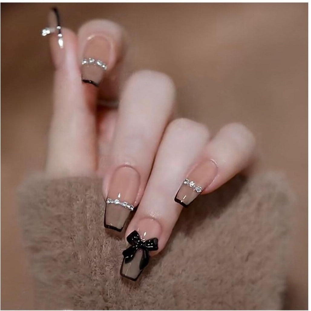 Festive Holiday Themed Press-On Nail Art Kalsten