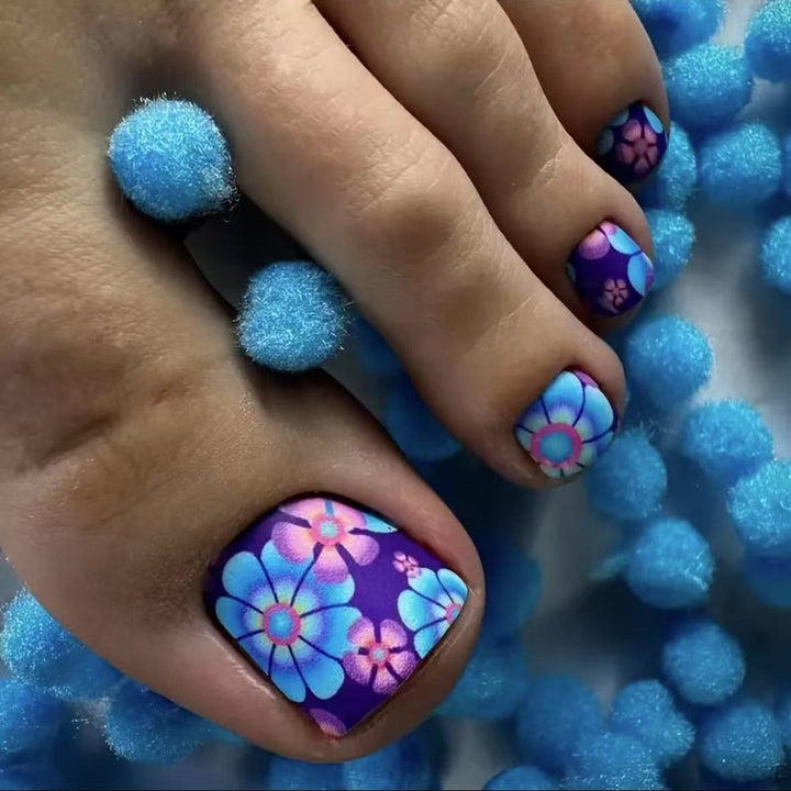 Nail art set with floral designs and matte finish Kalsten