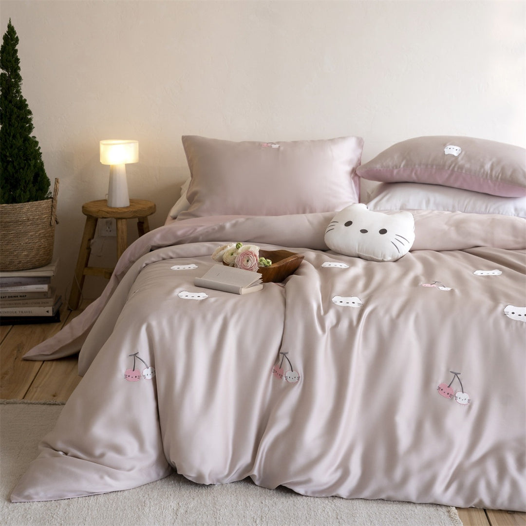 Satin bedding set with fine balloon and animal embroidery
