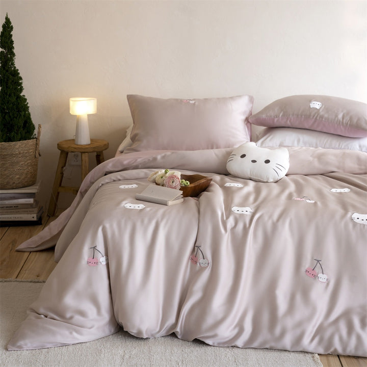 Satin bedding set with fine balloon and animal embroidery