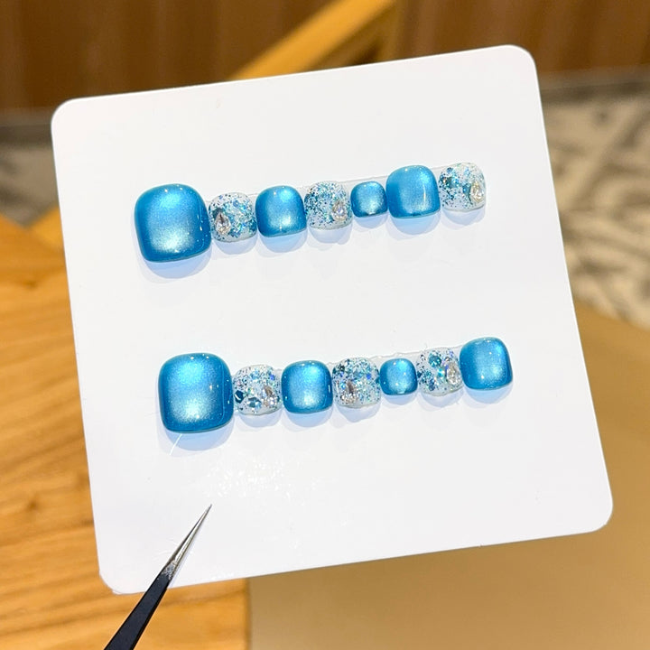 Sparkling artificial nails with glamorous design Kalsten