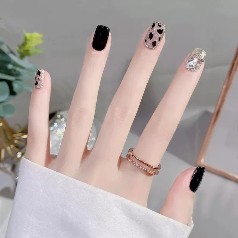 Creative Nail Art Set with Elegant Animal Accents Kalsten