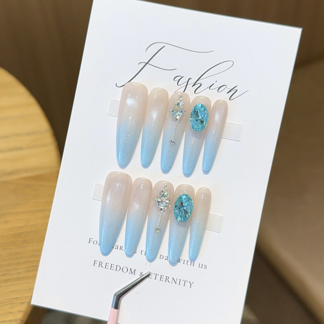 Glamorous artificial nails with sparkling rhinestone details Kalsten