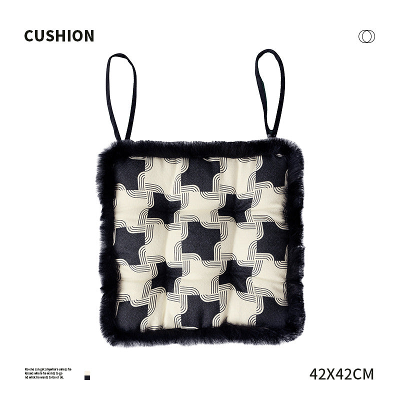Padded seat cushion with fastening straps, quilted tufting surface and faux fur trim Kalsten