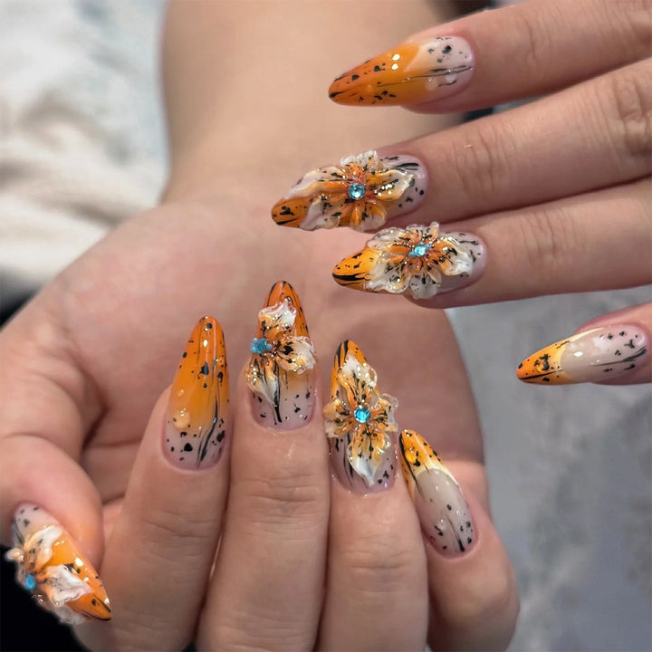 Artificial nail set with elegant floral design and sophisticated glitter elements Kalsten