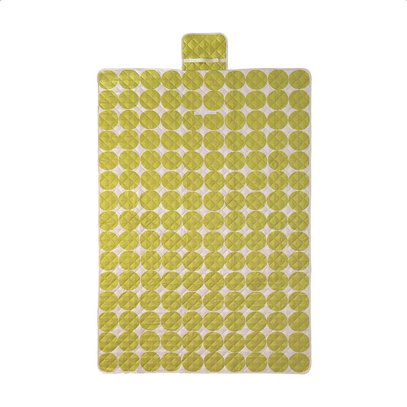 Insulated outdoor picnic blanket with quilting, water-repellent back and carry flap Kalsten