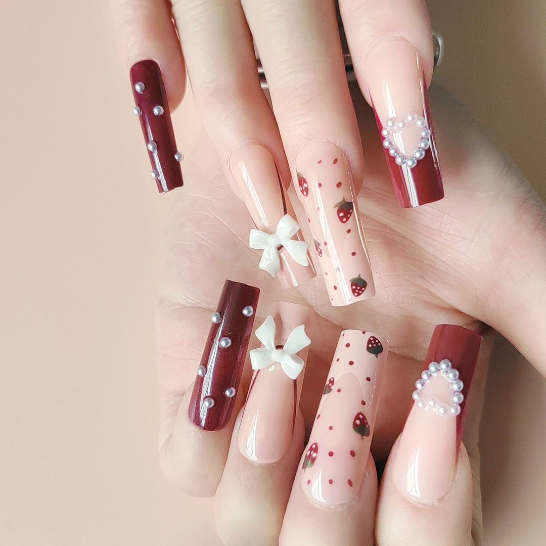 Artificial artificial nails with heart designs and holographic accents Kalsten