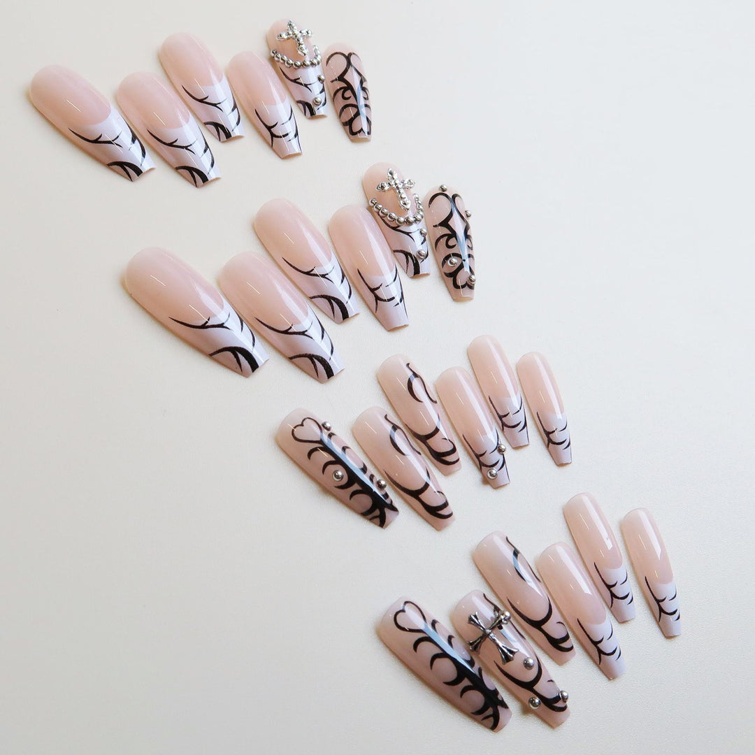 Artistic Press-On Nail Art Set with Intricate Engravings