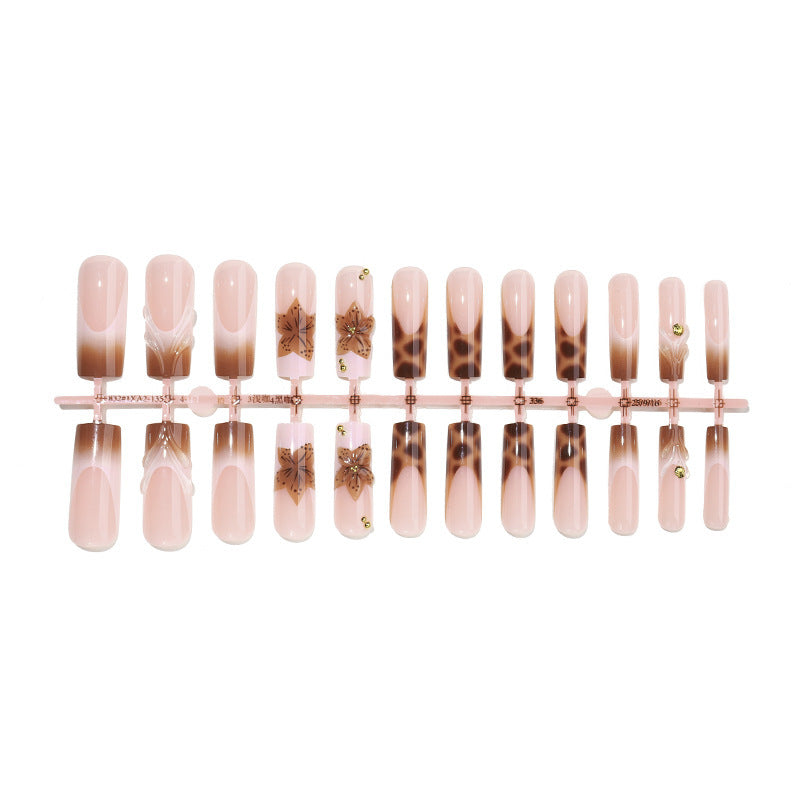 Creative nail art set with floral accents and ombre effect Kalsten