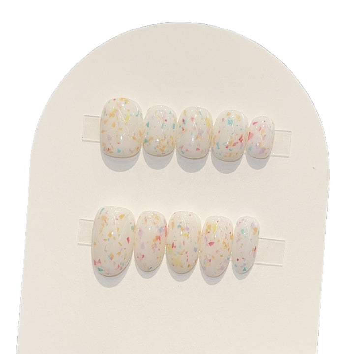 Artificial nails with cheerful sparkle design Kalsten