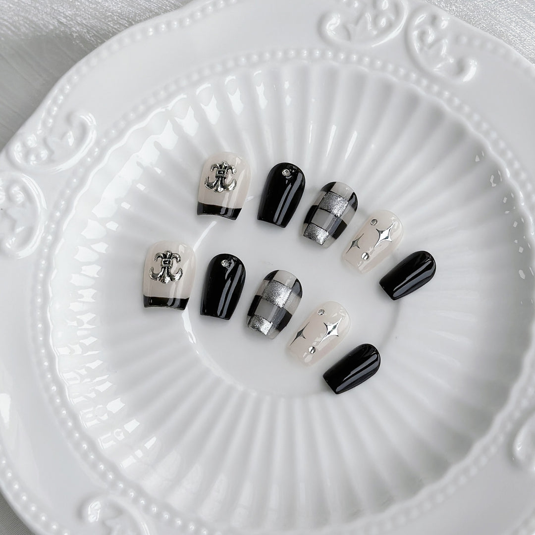 Chic Decorative Press-On Nail Set