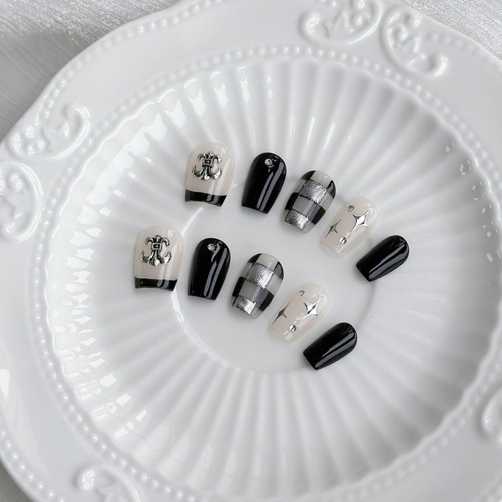 Chic Decorative Press-On Nail Set