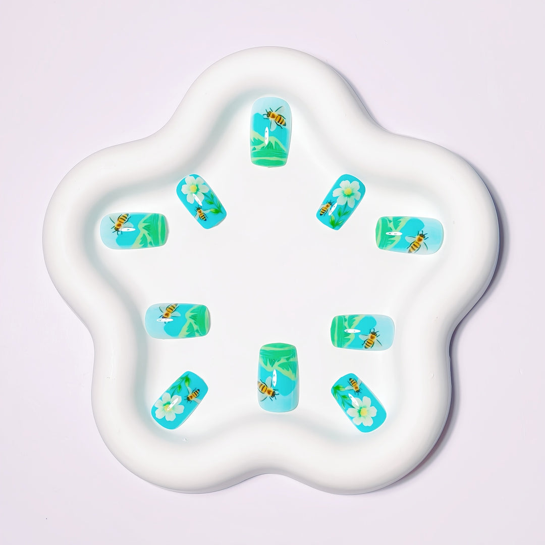 Artificial nails with floral and bee motifs Kalsten