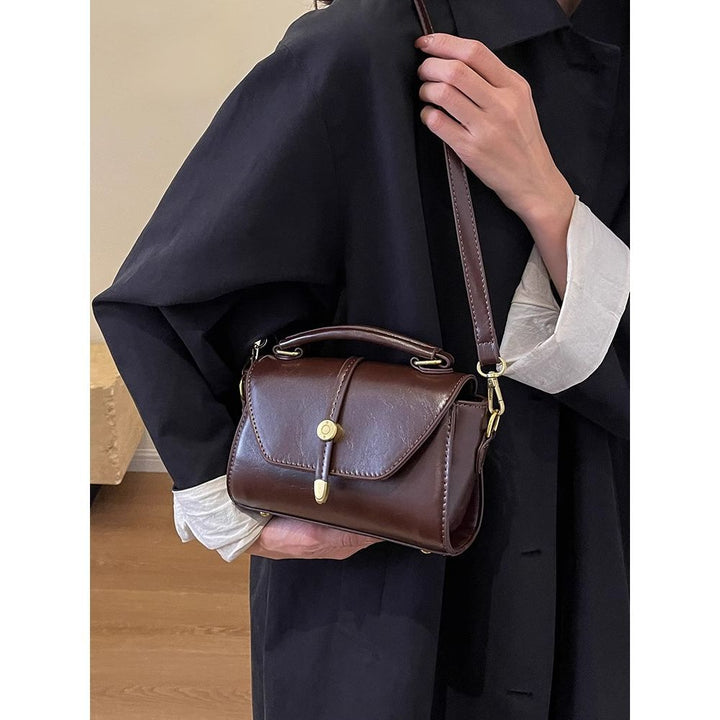 Vintage-Inspired Leather Handbag Kalsten