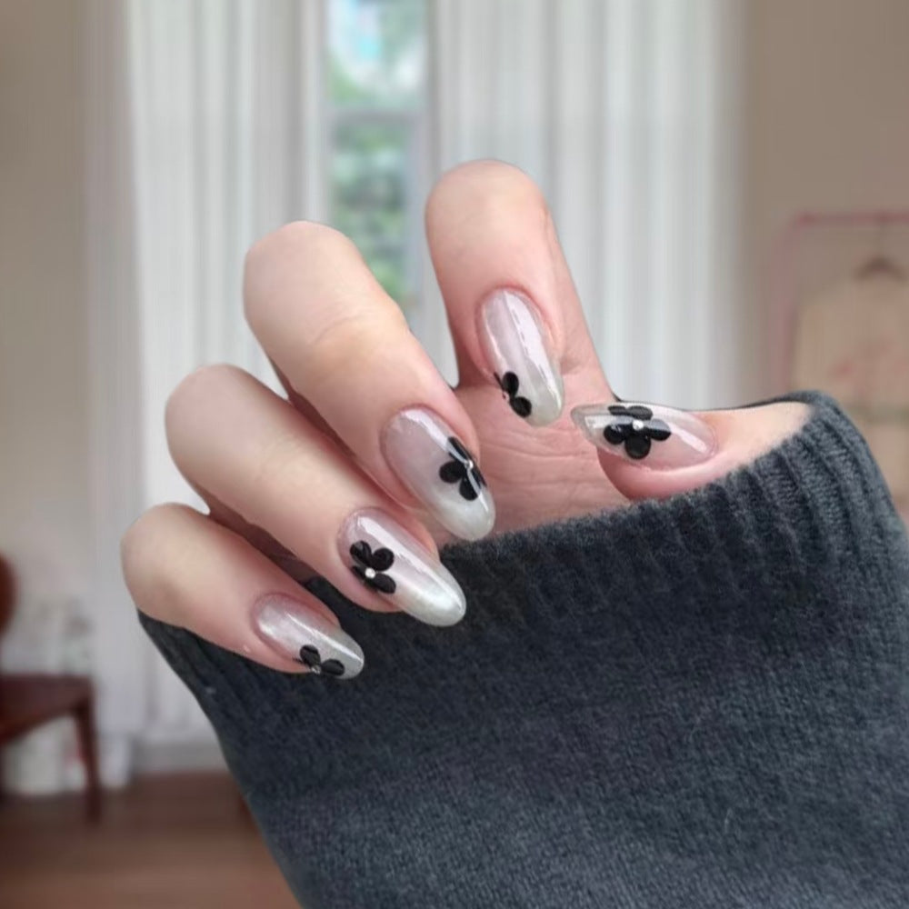 Floral-Inspired Press-On Nail Design Kalsten