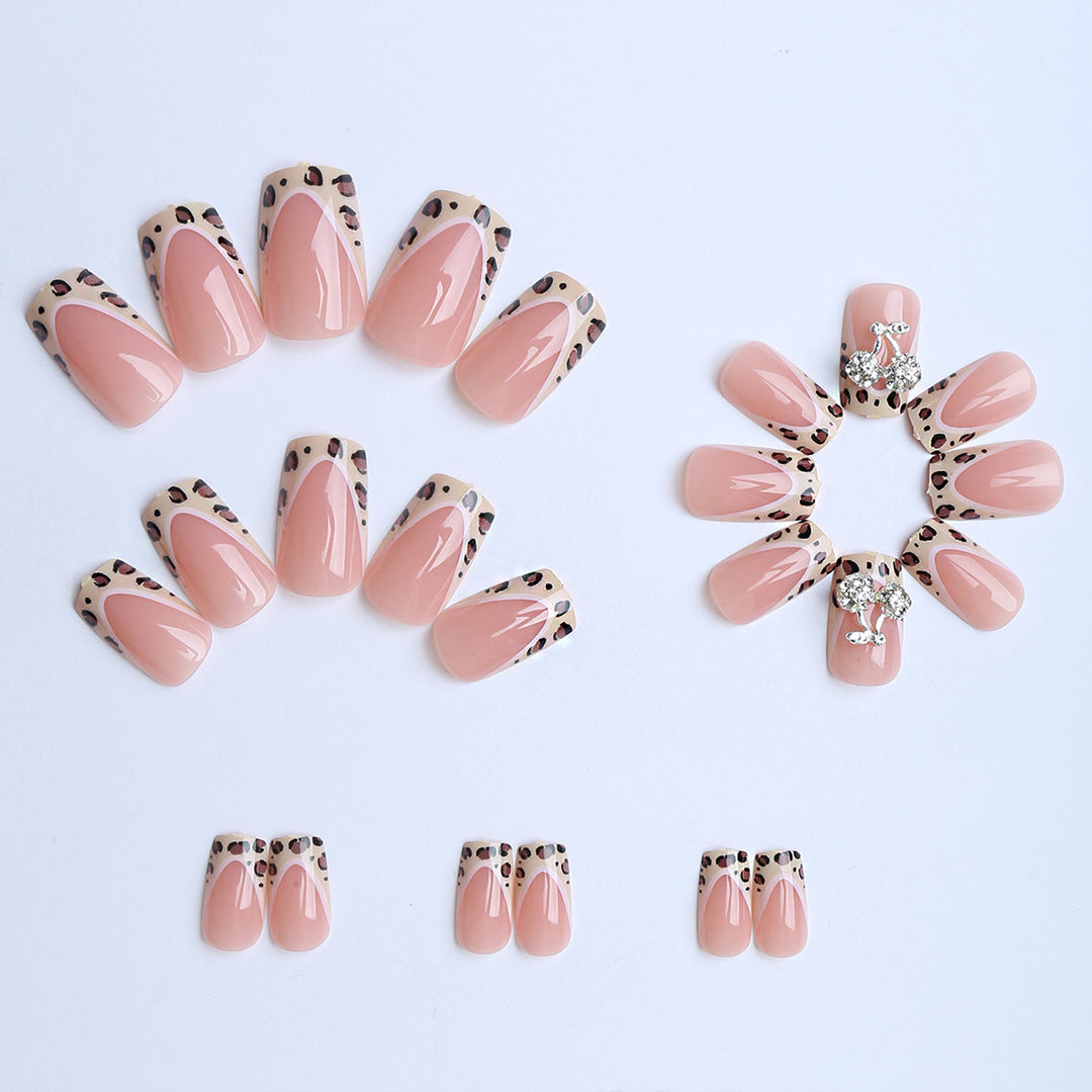 Artificial Nails with Elegant Animal Pattern and Glitter Details Kalsten
