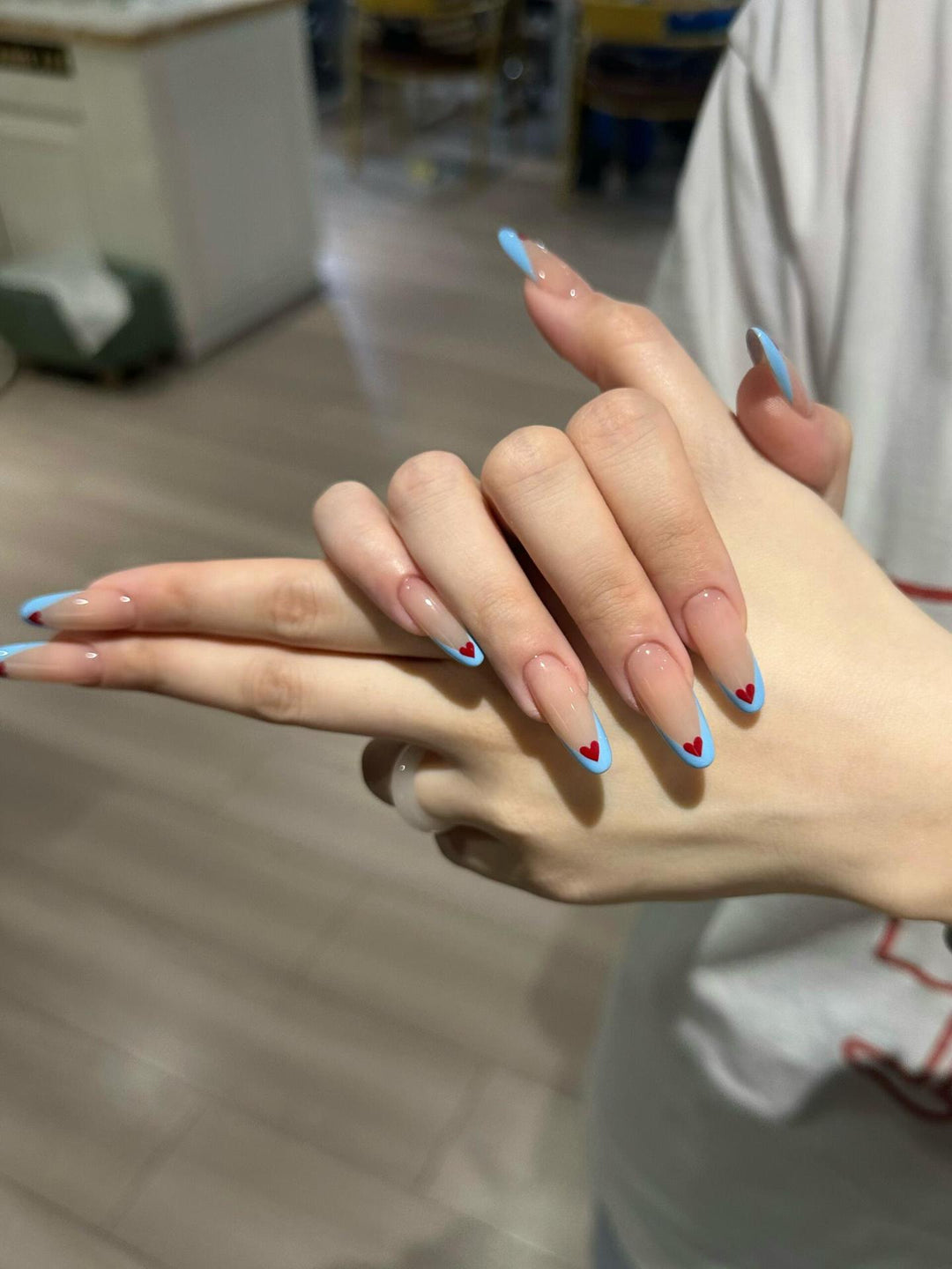 Nail art with heart-shaped design Kalsten