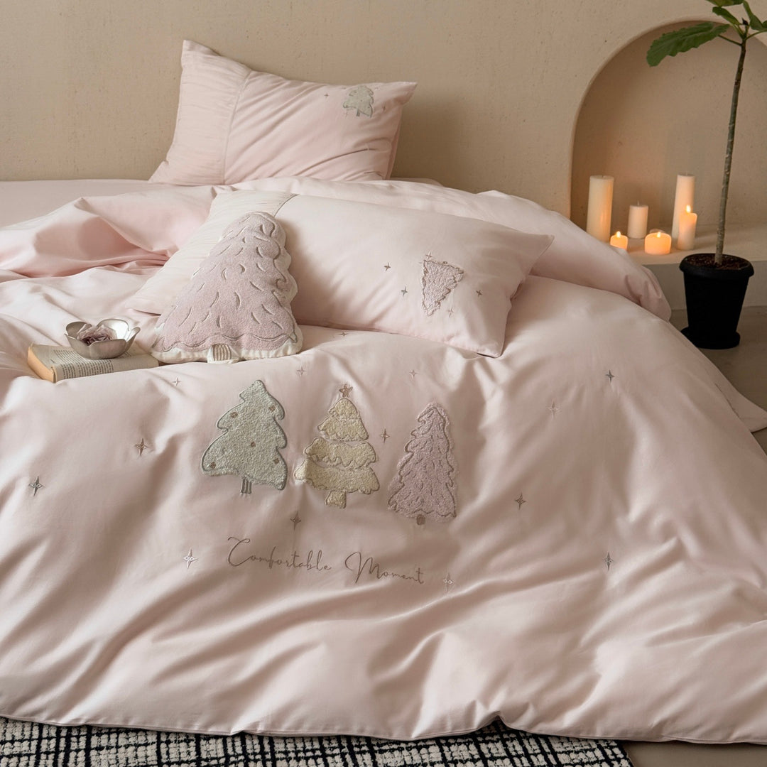 Embroidered bedding set made of cotton satin with pine appliqué