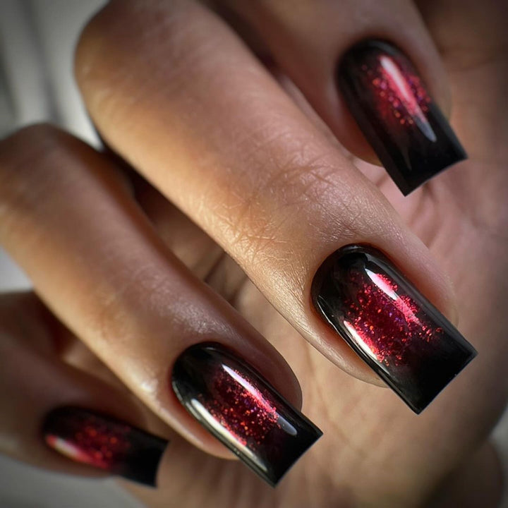 Elegant artificial nails with metallic shine and modern design Kalsten