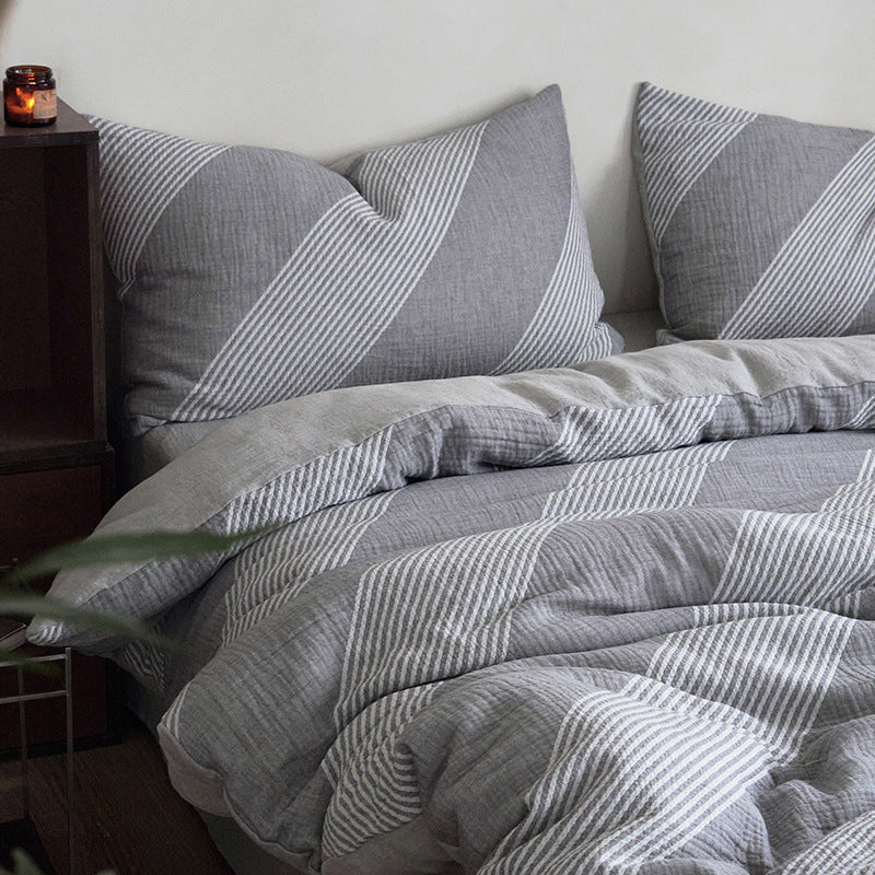 Reversible cotton-linen bedding set with diagonal stripes and extra-soft texture