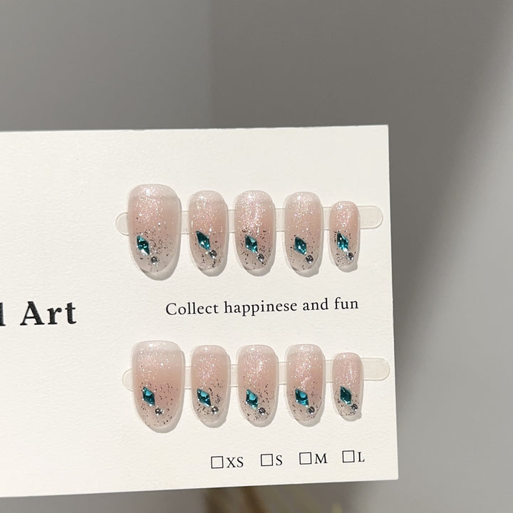 Glamorous Press-On Nail Art Set