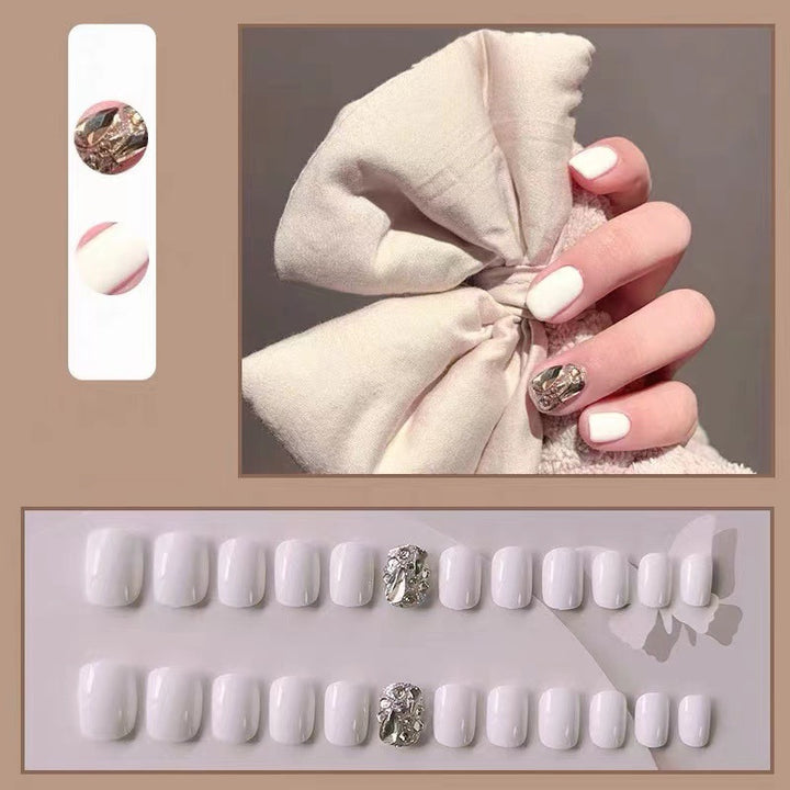 Artificial nails with glitter design and elegant accents Kalsten