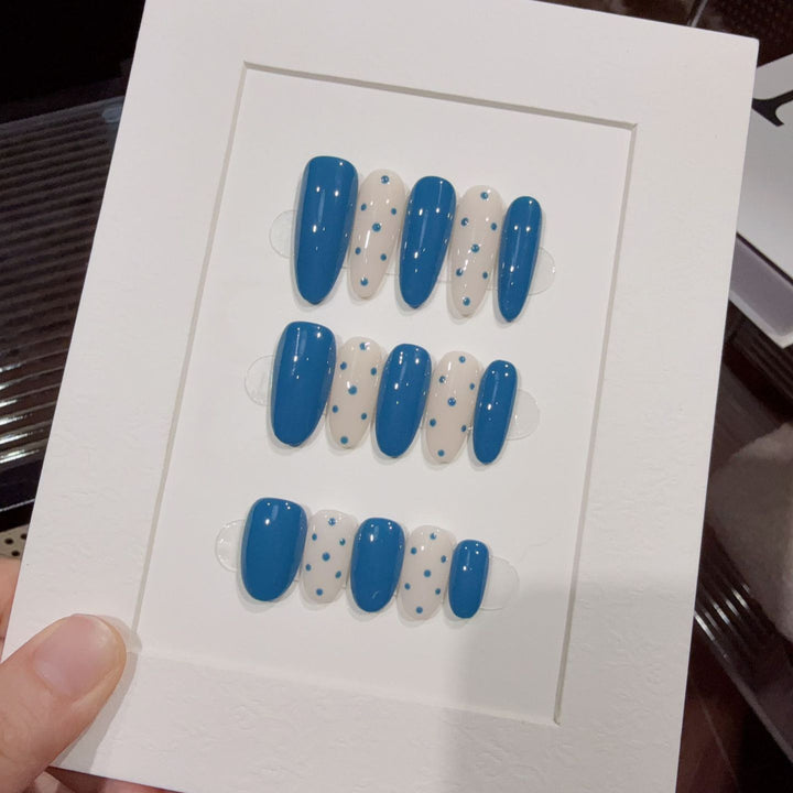 Decorative Press-On Nail Set with Artistic Design Kalsten