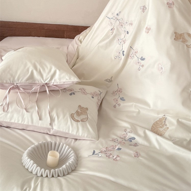Elegant embroidered bedding set made of cotton satin with cat and flower motif Kalsten