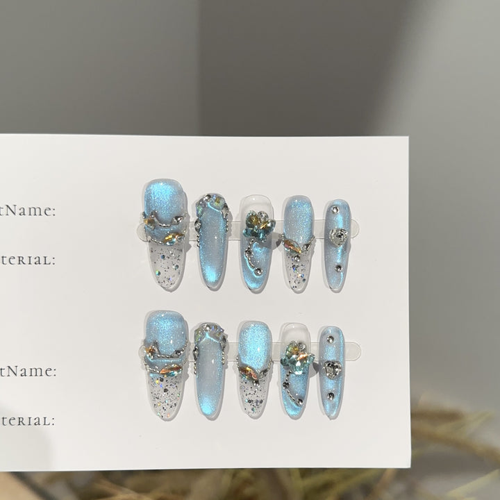 Glamorous Press-On Nail Set with Sparkling Accents