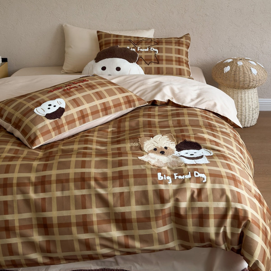Checked cotton satin bedding set with chenille applications